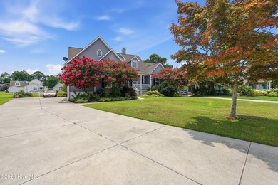 Welcome to this spacious custom home nestled on a quiet - photo 3