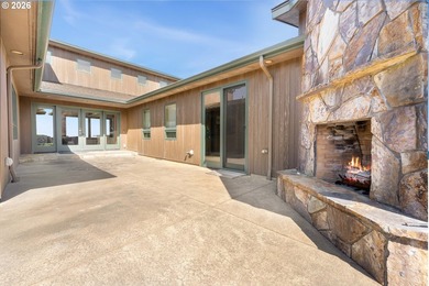 Experience the Ultimate Coastal Retreat at FACE ROCK Vacation - photo 8