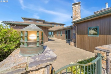 Experience the Ultimate Coastal Retreat at FACE ROCK Vacation - photo 10