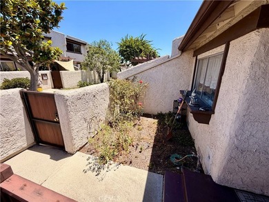 Corner unit with only one common wall located within a well - photo 20