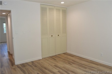 Rarely available walk-in Lake Forest condo! This 2 bedroom end - photo 11