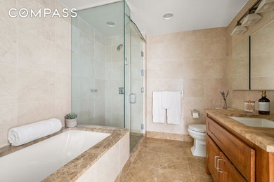 Perched at treetop level with bright eastern exposure, Residence - photo 4