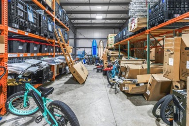 Extraordinary 14,000+ Square Foot Warehouse, Showroom, and - photo 15