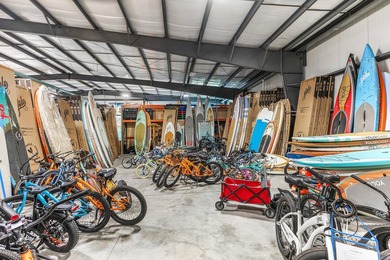 Extraordinary 14,000+ Square Foot Warehouse, Showroom, and - photo 16