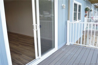 Rarely available walk-in Lake Forest condo! This 2 bedroom end - photo 17