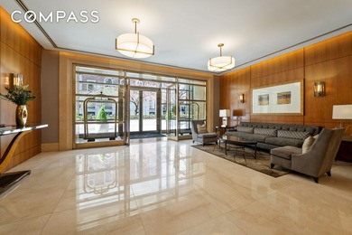 Perched at treetop level with bright eastern exposure, Residence - photo 9