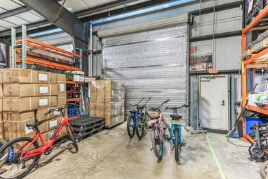 Extraordinary 14,000+ Square Foot Warehouse, Showroom, and - photo 21