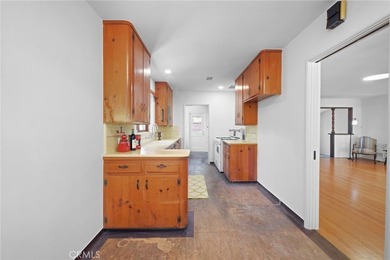 Welcome to 2310 N. Poinsettia, built in 1953 by Floyd Rogers in - photo 22