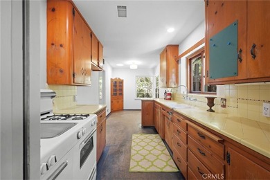 Welcome to 2310 N. Poinsettia, built in 1953 by Floyd Rogers in - photo 25
