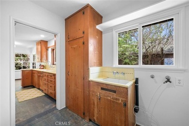 Welcome to 2310 N. Poinsettia, built in 1953 by Floyd Rogers in - photo 27