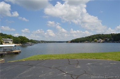 Rarely available walk-in Lake Forest condo! This 2 bedroom end - photo 29