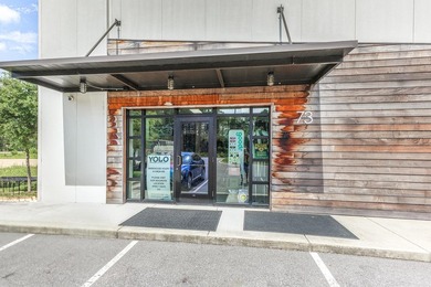 Extraordinary 14,000+ Square Foot Warehouse, Showroom, and - photo 31
