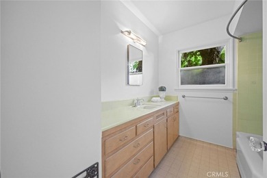 Welcome to 2310 N. Poinsettia, built in 1953 by Floyd Rogers in - photo 41