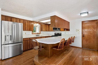 Charming single level, Caldwell home WITH RV PARKING, directly - photo 2
