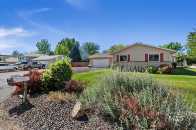 Charming single level, Caldwell home WITH RV PARKING, directly - photo 4