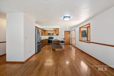 Charming single level, Caldwell home WITH RV PARKING, directly - photo 7