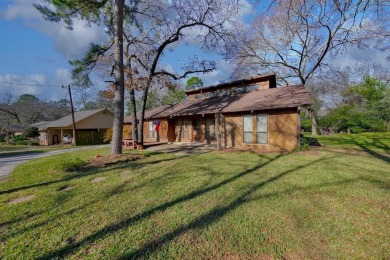 Step inside this charming single-story cottage and discover the - Lake Home For Sale in Hideaway, Texas