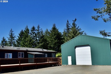 This spacious triple-wide manufactured home offers 3 bedrooms, 2 - photo 7