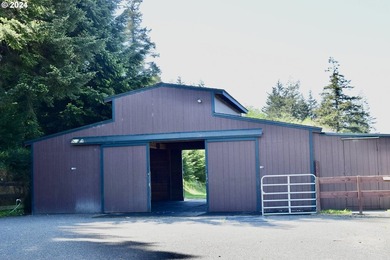This spacious triple-wide manufactured home offers 3 bedrooms, 2 - photo 9