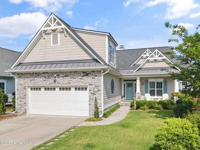 Welcome to coastal resort living in this beautiful four-bedroom - photo 1