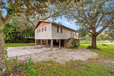 Halford Lake Home For Sale in Ocklawaha Florida