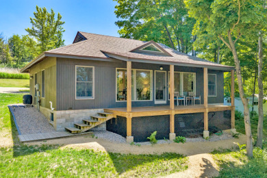 Charming Lakefront Cottage - photo 21