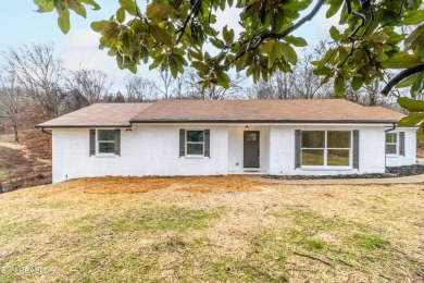 Lake Home Sale Pending in Clinton, Tennessee