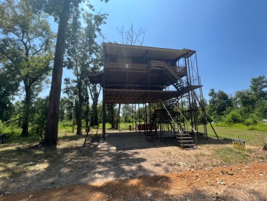 Well maintained camp on Old River Minorca located near JJ's - Lake Home For Sale in Ferriday, Louisiana