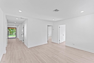 Beautifully updated East Oakland Park home with curb appeal and - photo 11