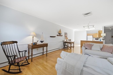 Immaculate and move-in ready, this spacious 1-bedroom, 1-bath - photo 13