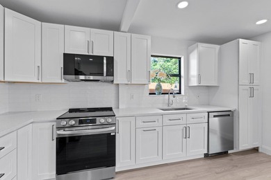 Beautifully updated East Oakland Park home with curb appeal and - photo 14