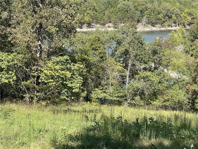 New lakeside community with large waterfront and lake view lots - photo 6