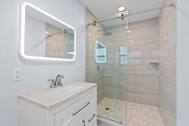 Beautifully updated East Oakland Park home with curb appeal and - photo 27