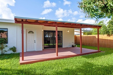 Beautifully updated East Oakland Park home with curb appeal and - photo 33