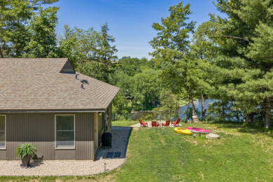 Charming Lakefront Cottage - photo 22