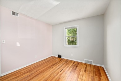 Move right into this beautifully updated 3-bedroom, 1.5-bath - photo 11