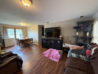 Welcome to this spacious 3 bedroom, 2 bath home in the desirable - photo 11