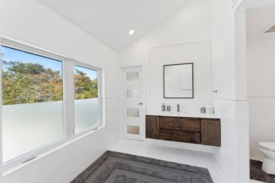 Fully renovated 4-bedroom, 4-bath home set on 2.3 private acres - photo 15