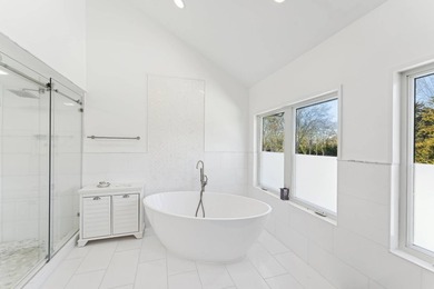 Fully renovated 4-bedroom, 4-bath home set on 2.3 private acres - photo 16