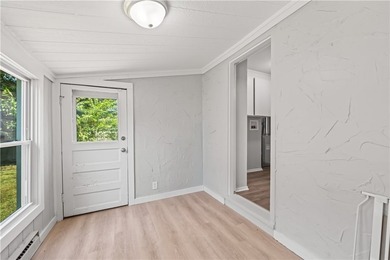 Move right into this beautifully updated 3-bedroom, 1.5-bath - photo 18