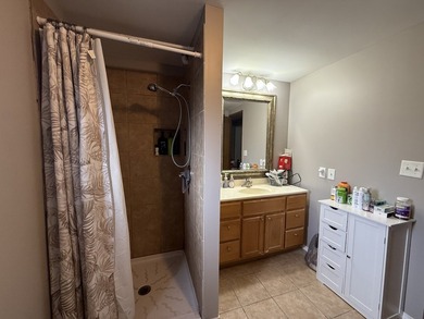 Welcome to this spacious 3 bedroom, 2 bath home in the desirable - photo 18