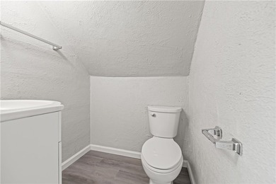 Move right into this beautifully updated 3-bedroom, 1.5-bath - photo 21