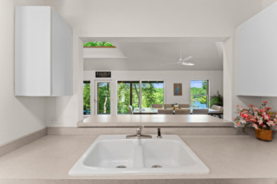 Charming Lakefront Cottage - photo 7