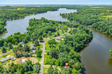 Charming Lakefront Cottage - photo 20