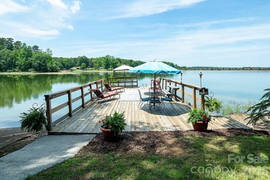 Escape to paradise in this inviting, spacious lakefront home - photo 3