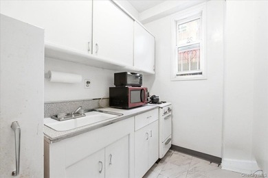 Position your practice in the heart of Forest Hills with this - photo 9