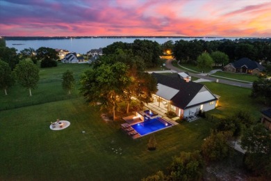 SPECTACULAR HOME NEAR LAKE AND GOLF COURSE. - Lake Home For Sale in Mabank, Texas