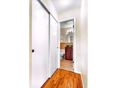 The most desirable Oakland gardens area in bayside, 3-story - photo 12