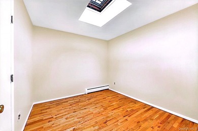 The most desirable Oakland gardens area in bayside, 3-story - photo 23