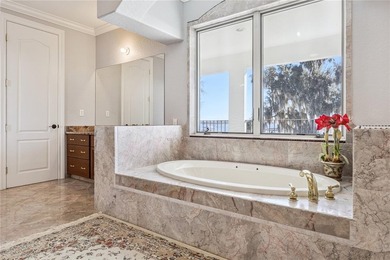 Lakefront Estate with Golf & Waterfront Views | Exclusive Lake - photo 25